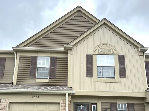 1524 Crab tree Drive, Unit 1524, Westmont, IL 60559