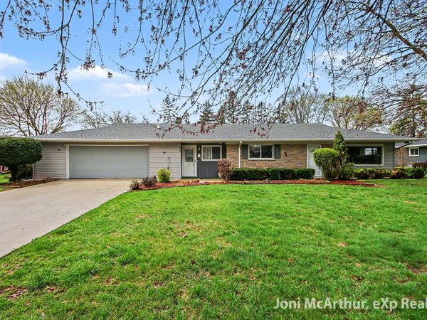 805 S Merry Lane Terrace, Greenville, MI 48838