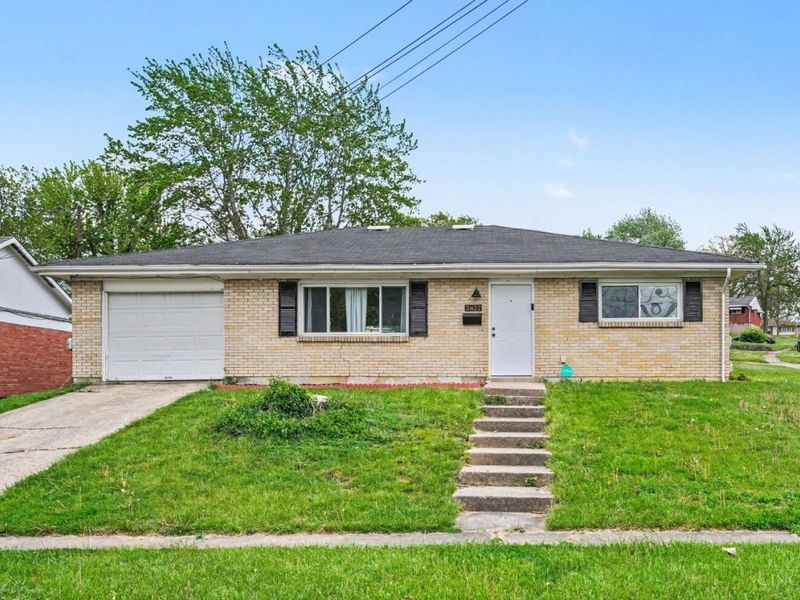 2422 Bluelark Drive, Cincinnati, OH 45231 Photo 2