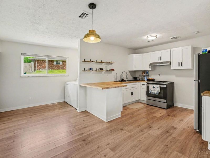 2422 Bluelark Drive, Cincinnati, OH 45231 Photo 7