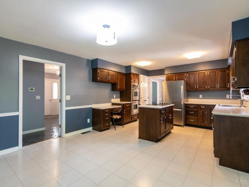 8642 Pastoral Lane, Anderson Twp, OH 45244 Photo 4