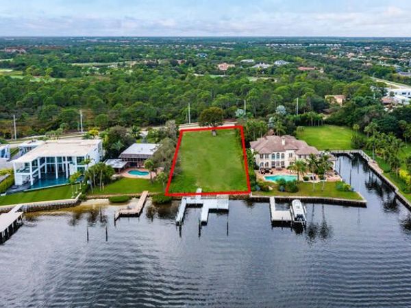 14880 Palmwood Road, Palm Beach Gardens, FL 33410