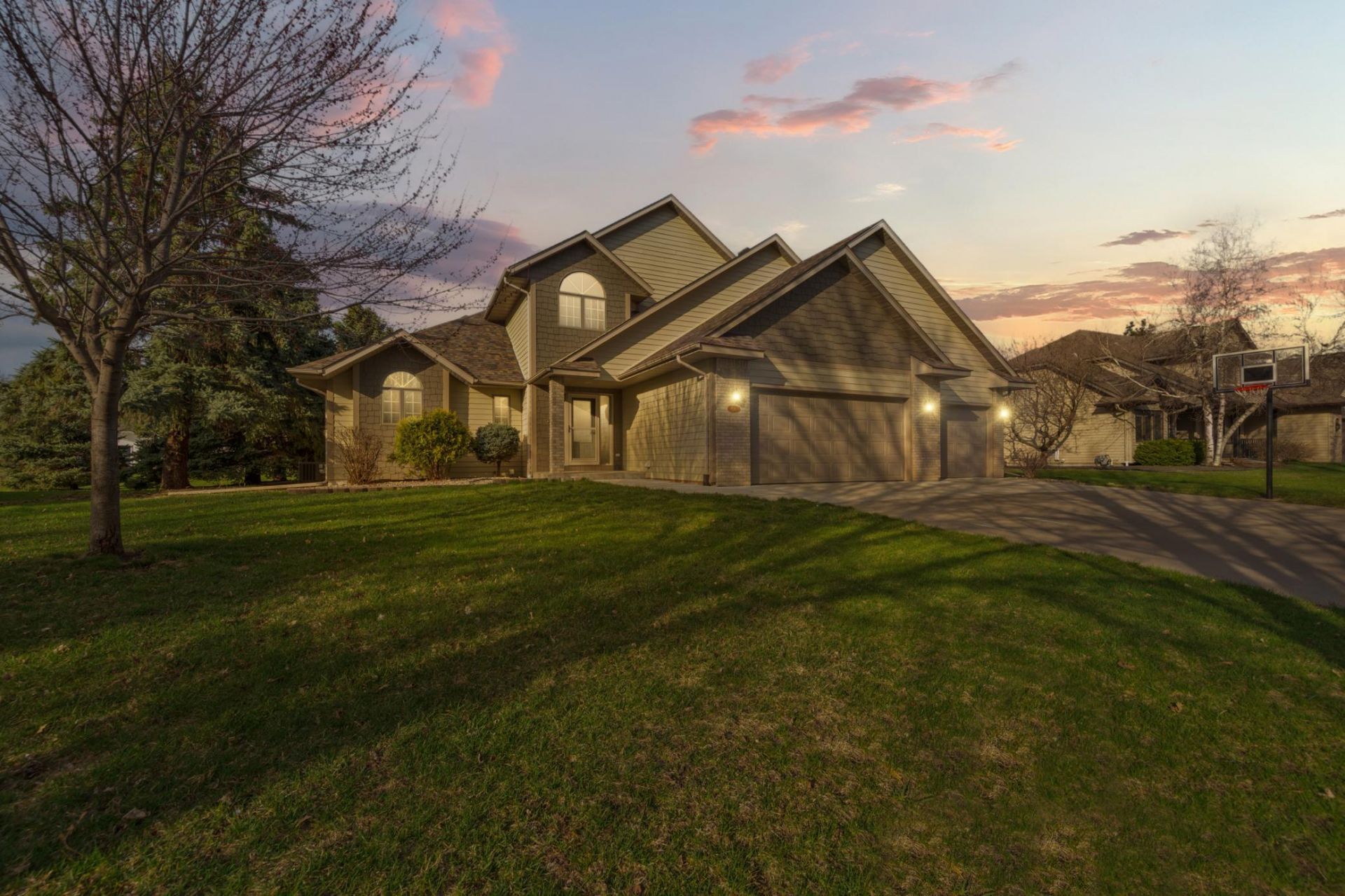 1526 Castle Drive, North Mankato, MN 56003
