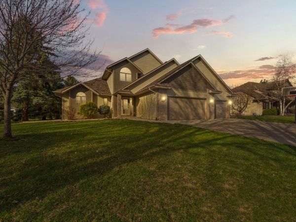 1526 Castle Drive, North Mankato, MN 56003