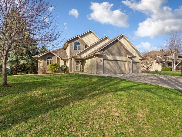 1526 Castle Drive, North Mankato, MN 56003