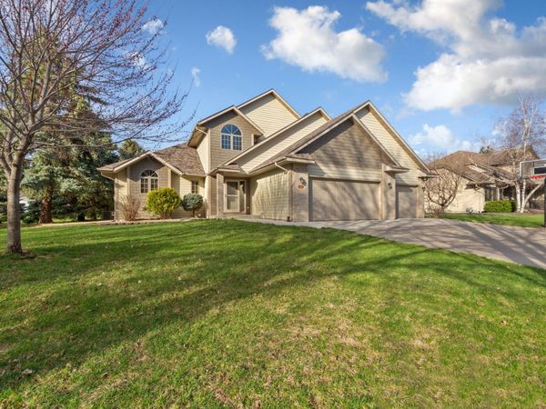 1526 Castle Drive, North Mankato, MN 56003