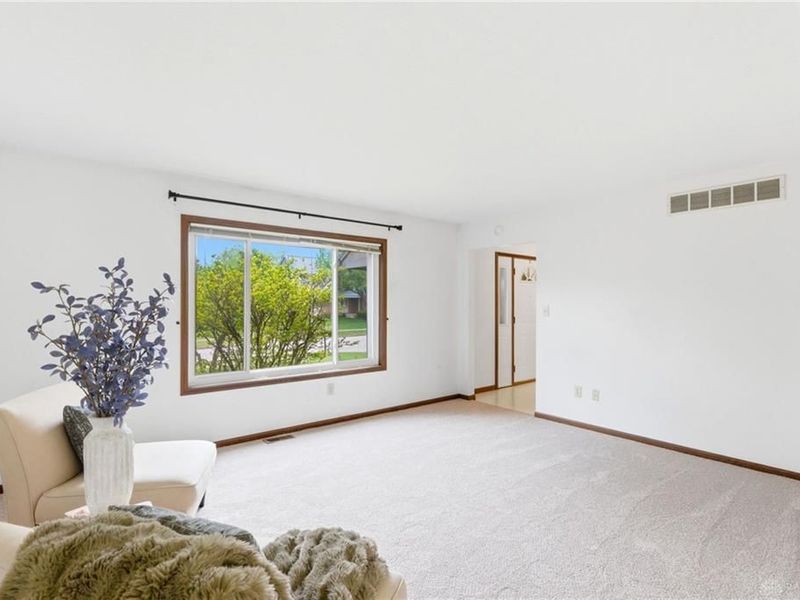 1879 Hildreth Drive, Beavercreek, OH 45432 Photo 9