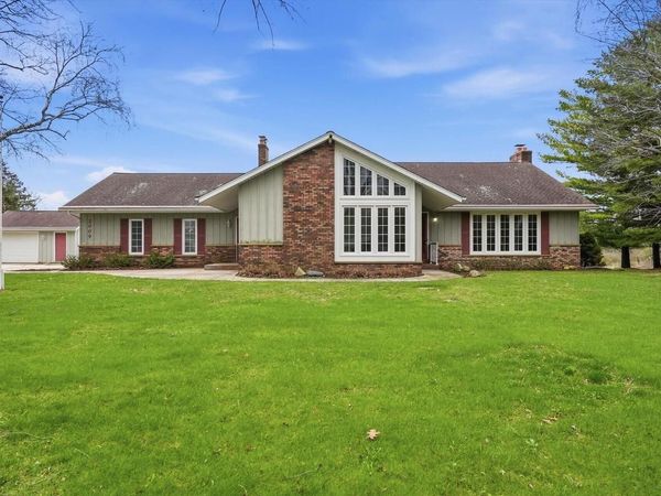 2009 Deerfield DRIVE, Saukville, WI 53080