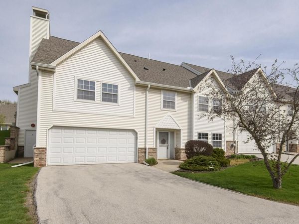 355 Jennifer LANE, Unit 8-4, Brookfield, WI 53045