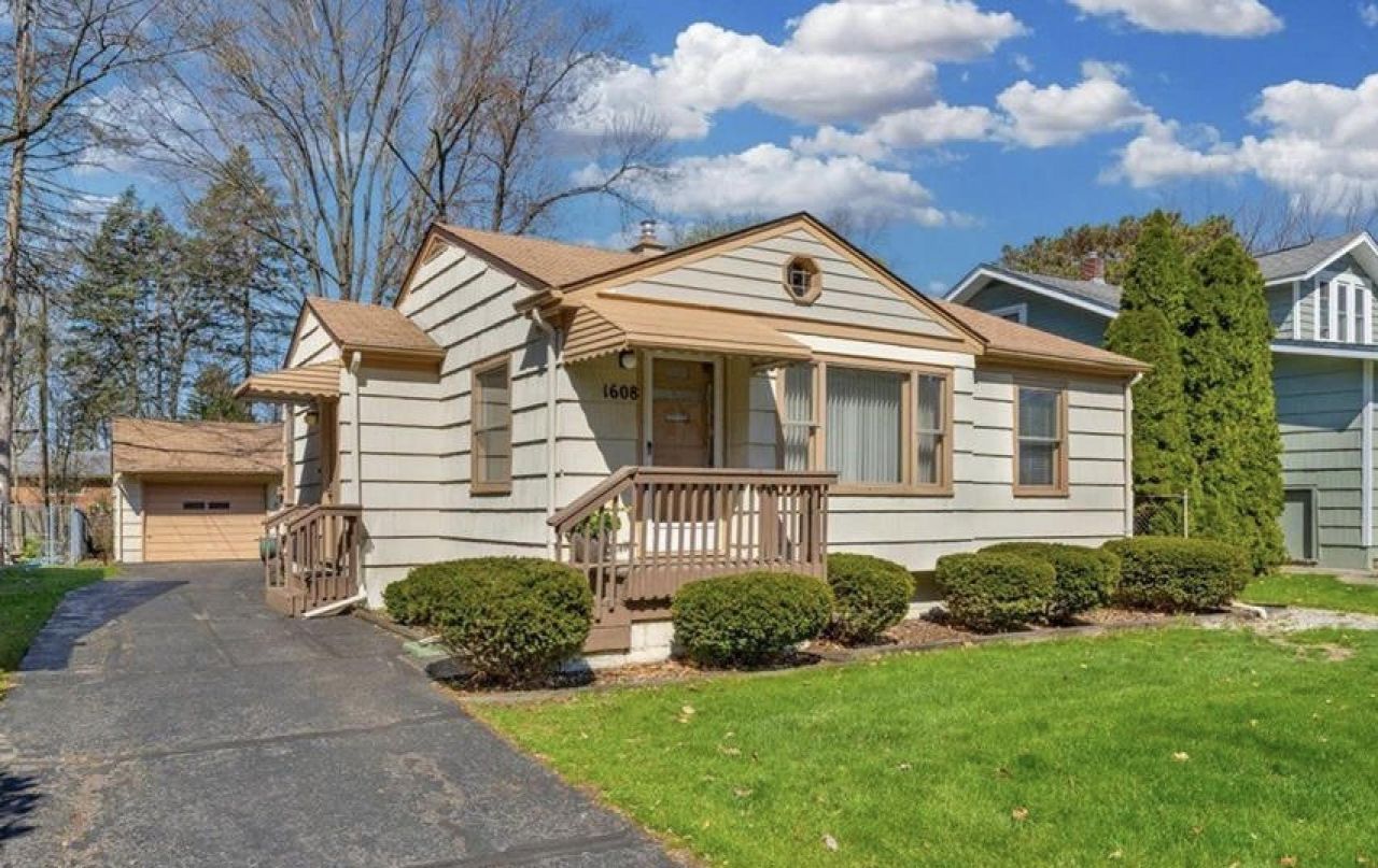 1608 Inverness Street, Keego Harbor, MI 48320 Main Photo