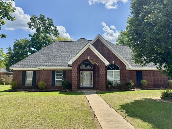 185 Acorn, Columbus, MS 39705