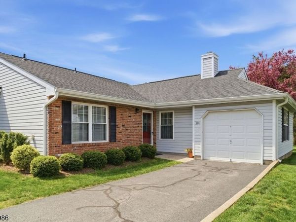 363 Cotswold Pl, Franklin, NJ 08873