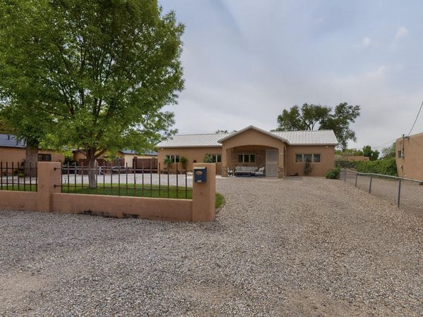 330 Schulte Road NW, Los Ranchos, NM 87107