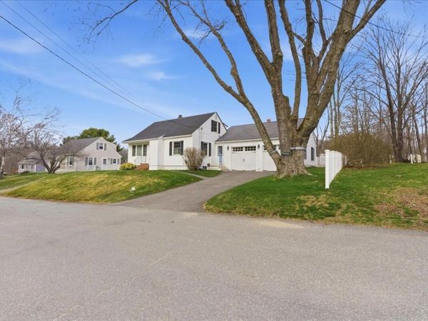 15 Grover Road , Cape Elizabeth, ME 04107