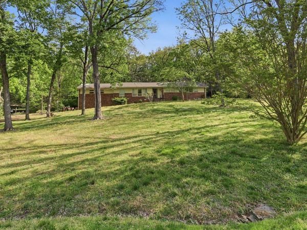 1318 Burton Valley Rd, Nashville, TN 37215