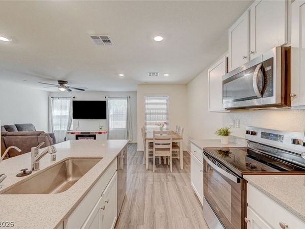 6928 Honor Hill Street, Las Vegas, NV 89166