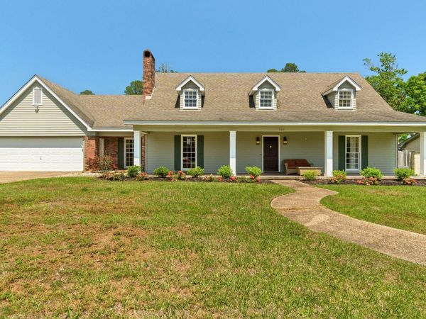 207 Comanche Dr., Hattiesburg, MS 39402