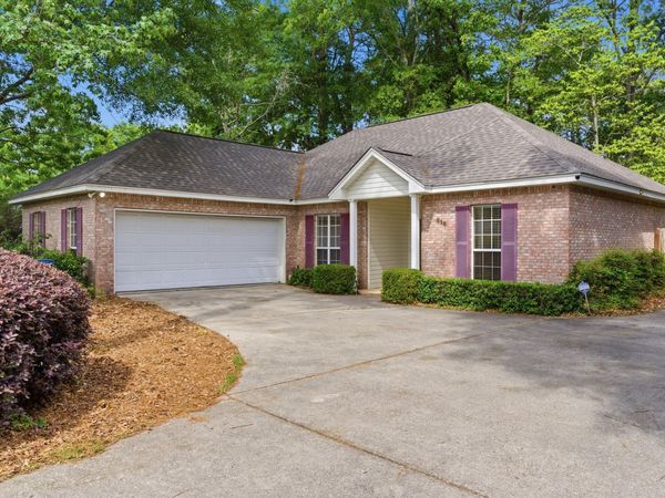 818 Hillendale Dr., Hattiesburg, MS 39402