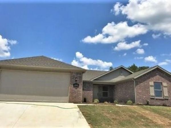 105 N Lion Drive, Gravette, AR 72736