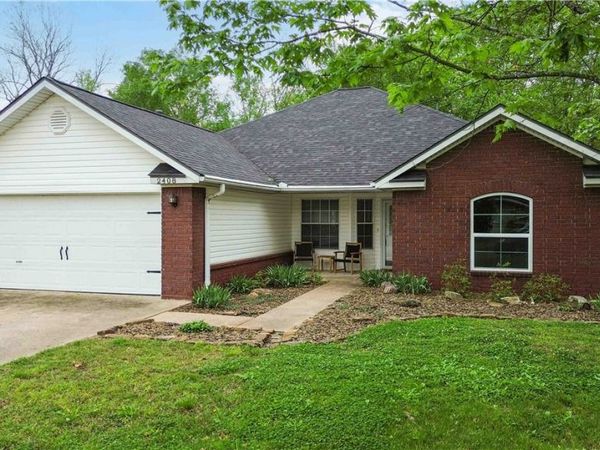 2408 Pin Oak Street, Fayetteville, AR 72701