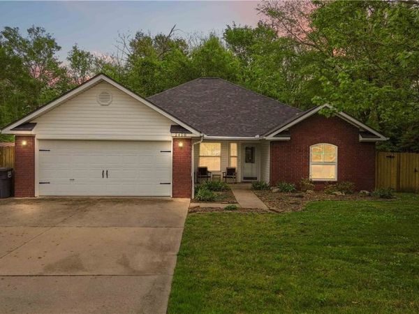 2408 Pin Oak Street, Fayetteville, AR 72701