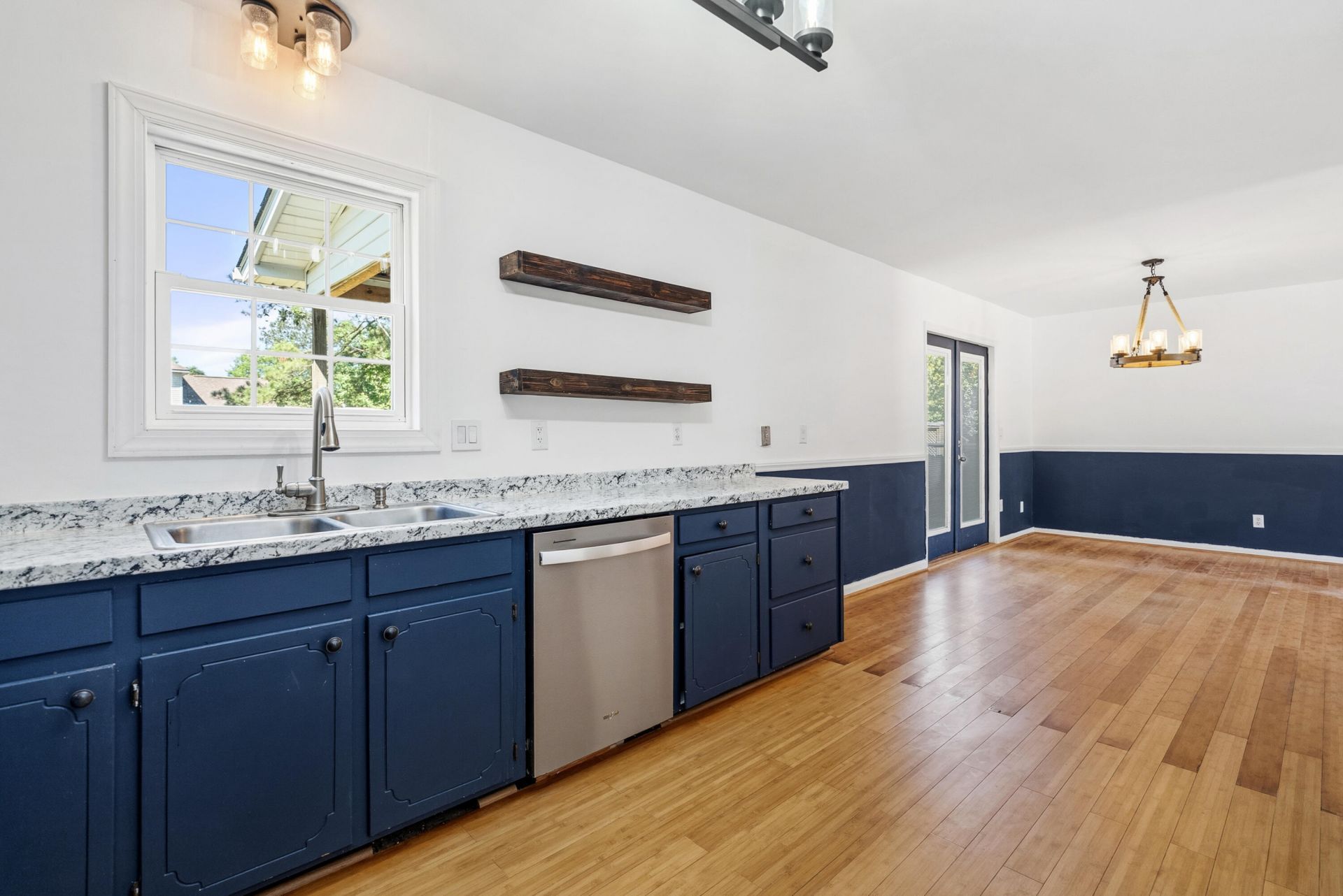 606 Dolphin Drive Photo 12