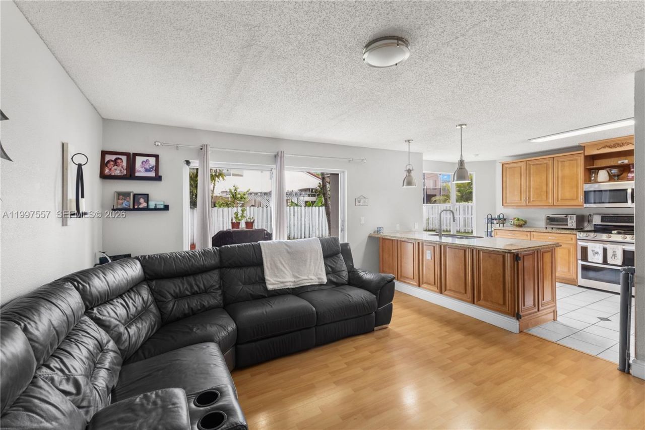 317 SW 191st Ter, Pembroke Pines, FL 33029 Photo