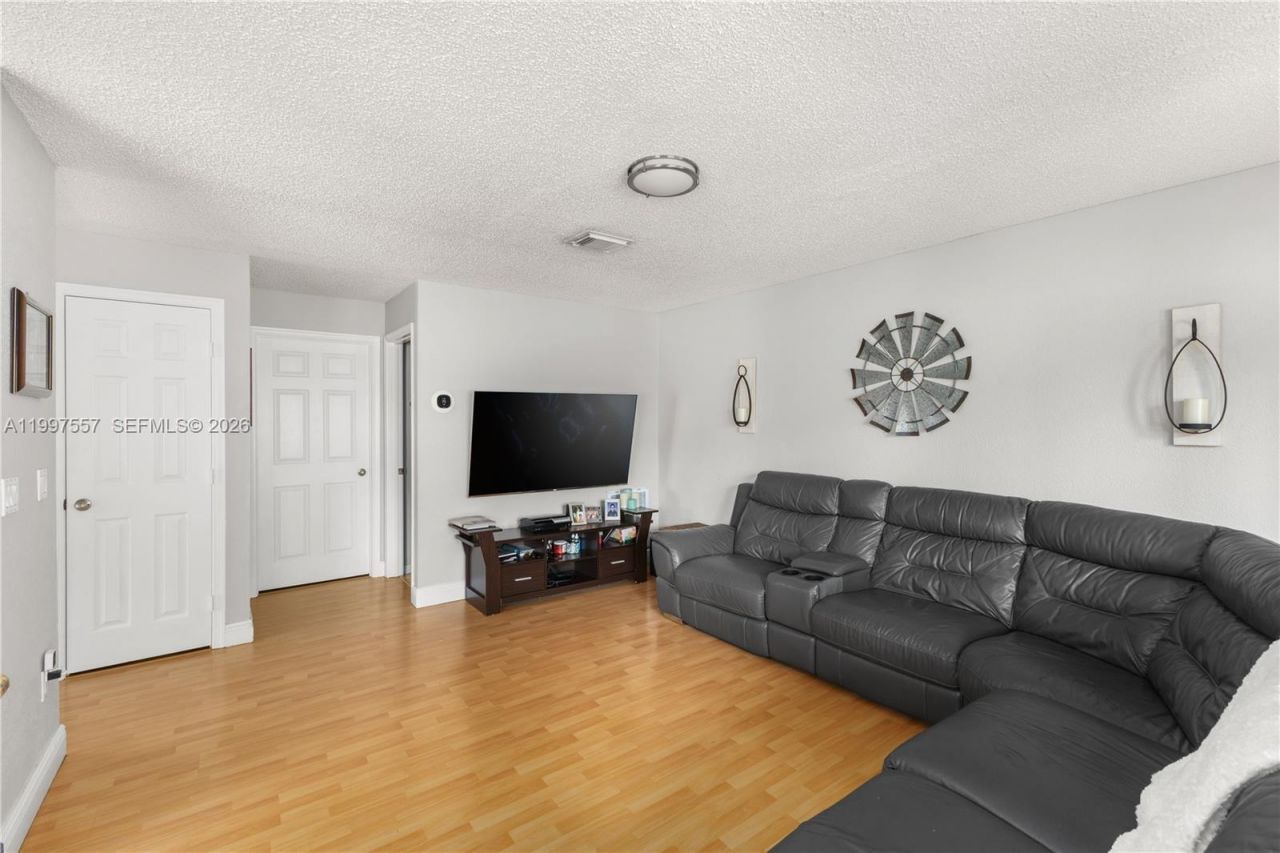 317 SW 191st Ter, Pembroke Pines, FL 33029 Photo