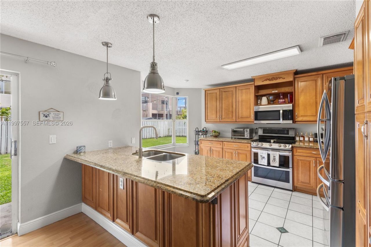 317 SW 191st Ter, Pembroke Pines, FL 33029 Photo