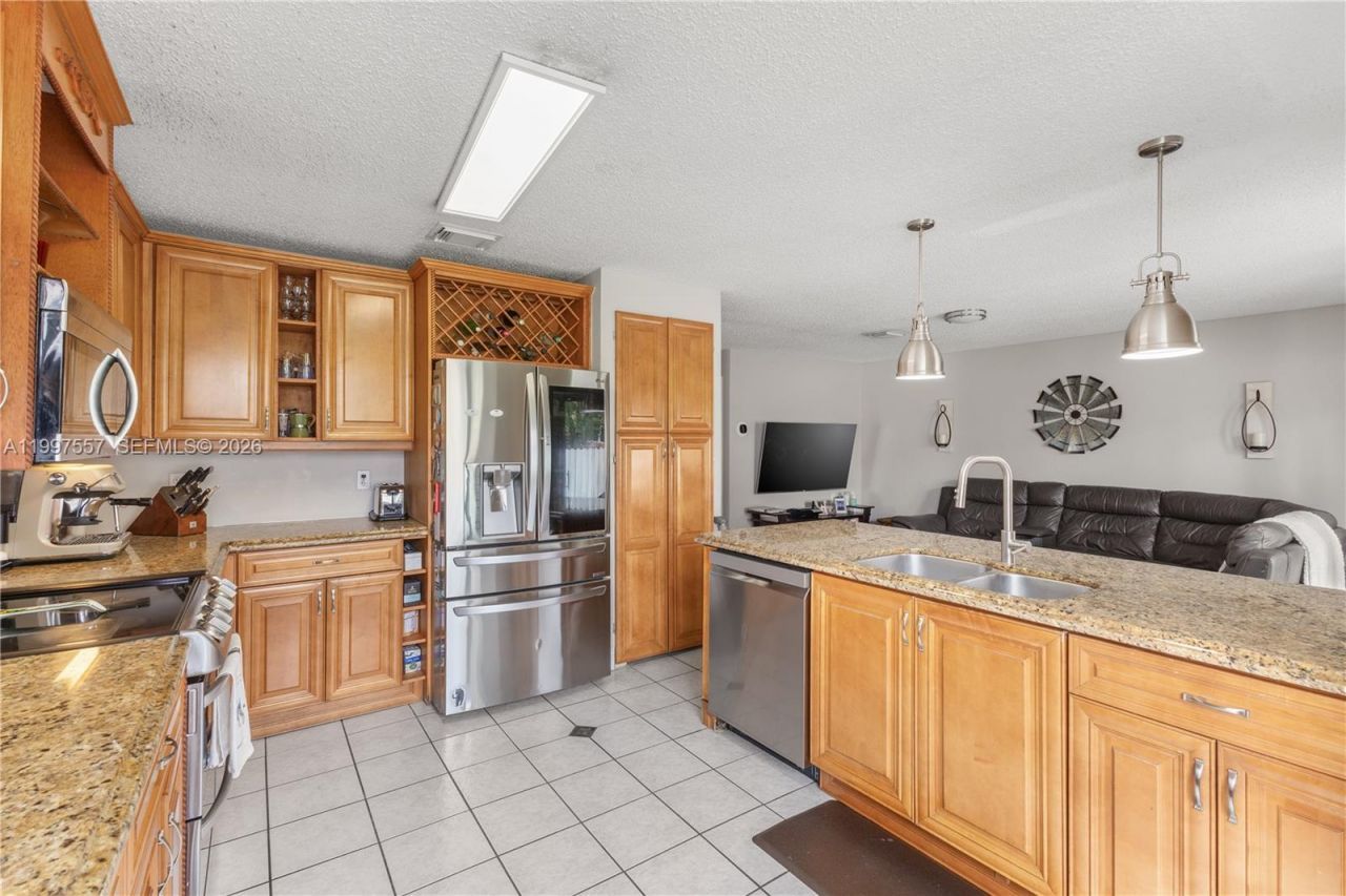 317 SW 191st Ter, Pembroke Pines, FL 33029 Photo