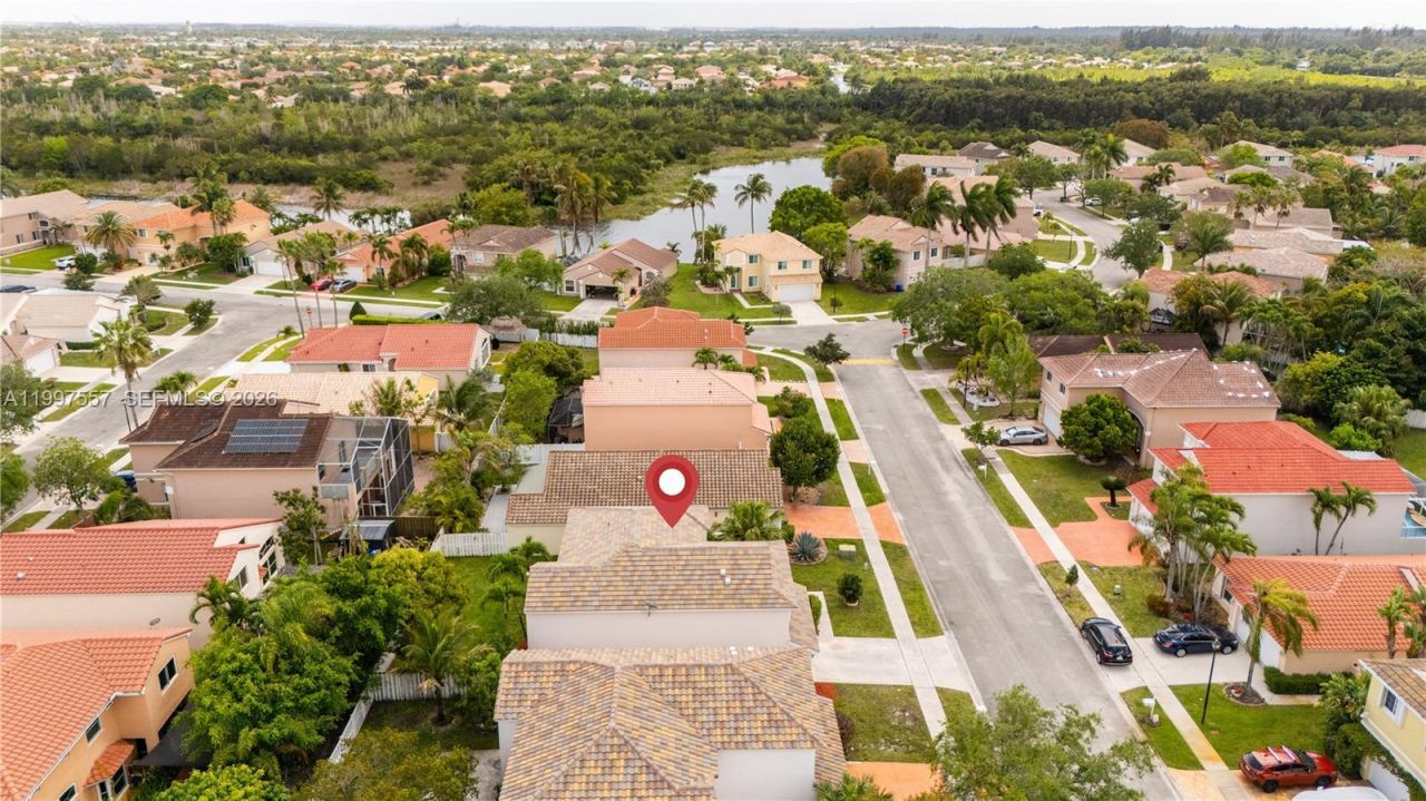 317 SW 191st Ter, Pembroke Pines, FL 33029 Photo