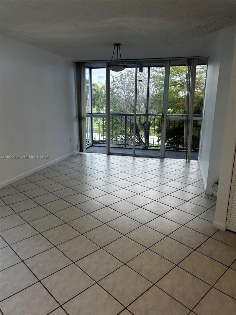 6955 NW 186th St, Unit F407, Hialeah, FL 33015 Photo