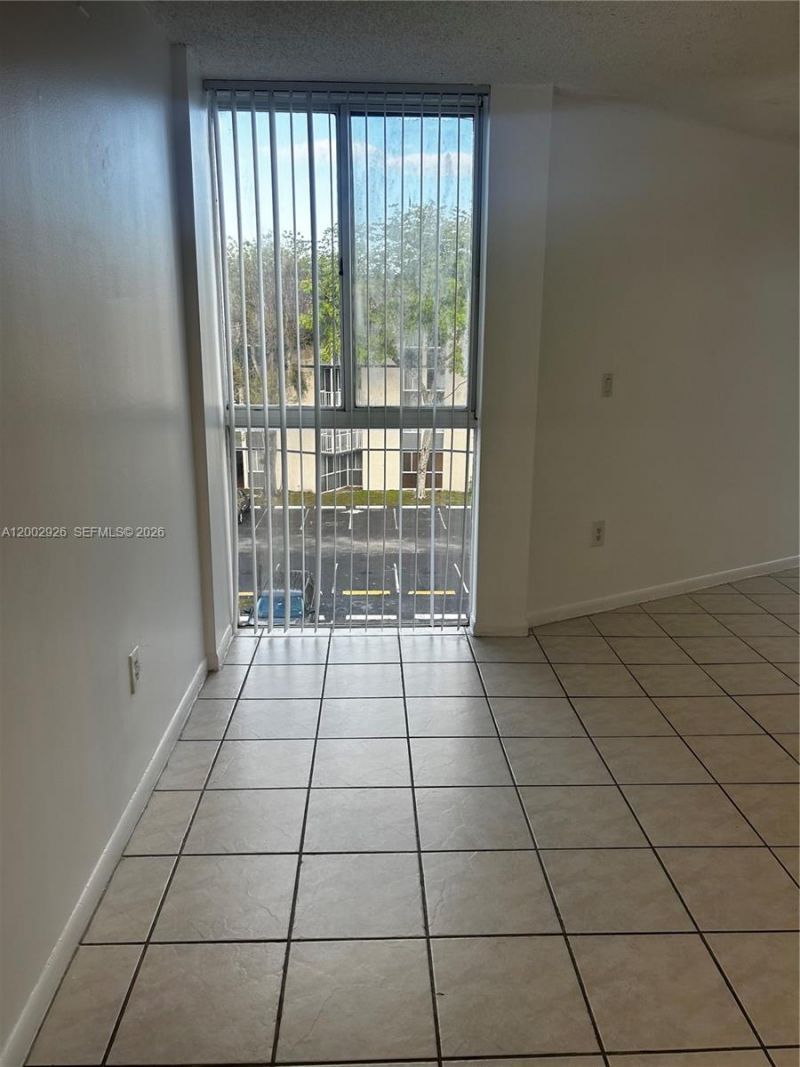6955 NW 186th St, Unit F407, Hialeah, FL 33015 Photo