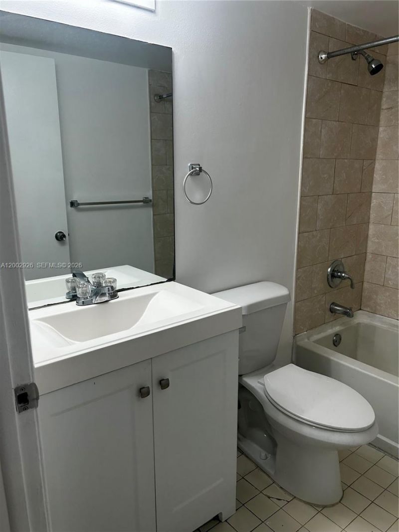 6955 NW 186th St, Unit F407, Hialeah, FL 33015 Photo