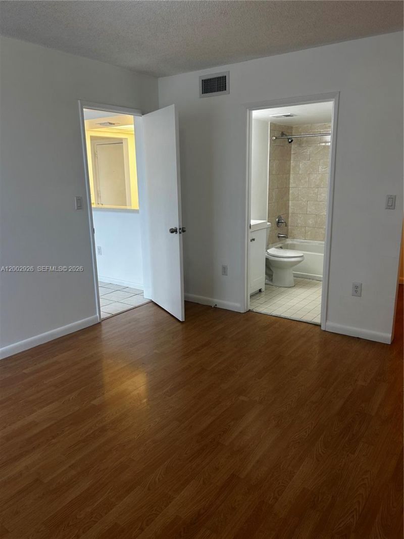 6955 NW 186th St, Unit F407, Hialeah, FL 33015 Photo