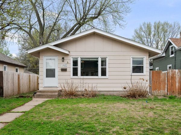 1815 Cody Street, Bettendorf, IA 52722