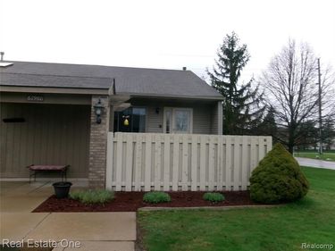 61960 Arlington Circle, South Lyon, MI 48178