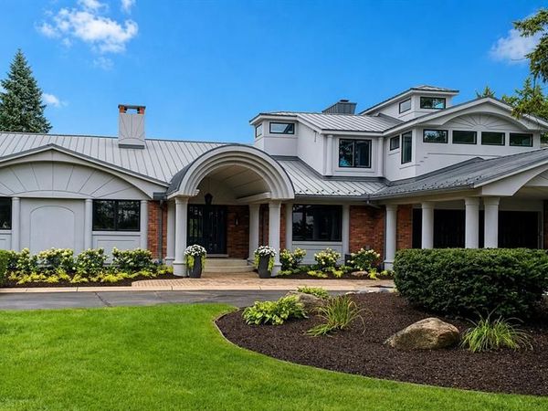 2440 Lake Angelus Lane, Lake Angelus, MI 48326