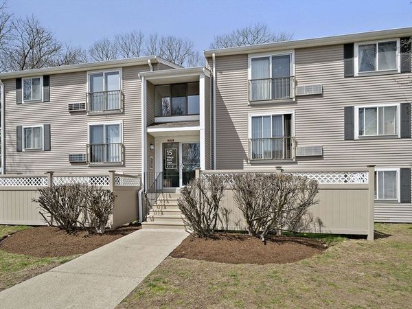 15 Village Rock Ln, Unit 2, Natick, MA 01760