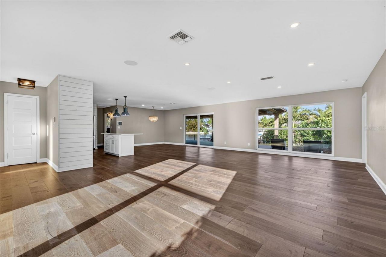 4200 Beach Drive Se, Saint Petersburg, FL 33705 Photo