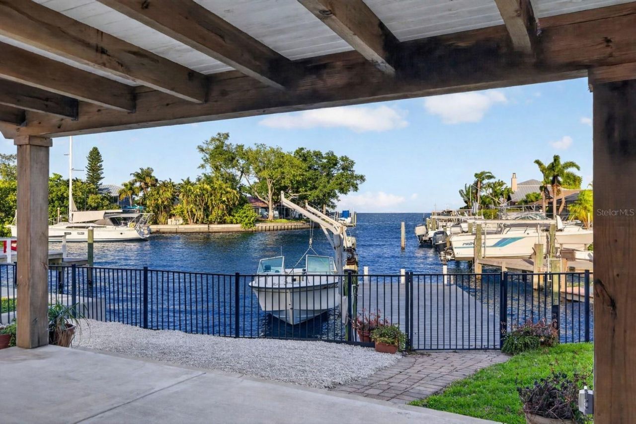 4200 Beach Drive Se, Saint Petersburg, FL 33705 Photo
