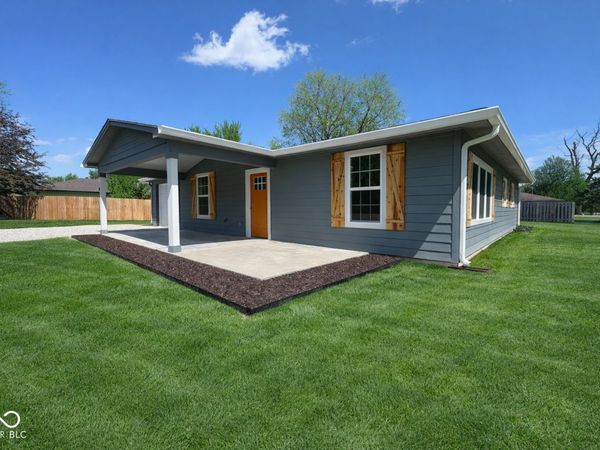 489 Beverly Drive, Zionsville, IN 46077