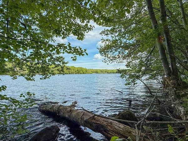 18 Osceola Rd, Becket, MA 01223