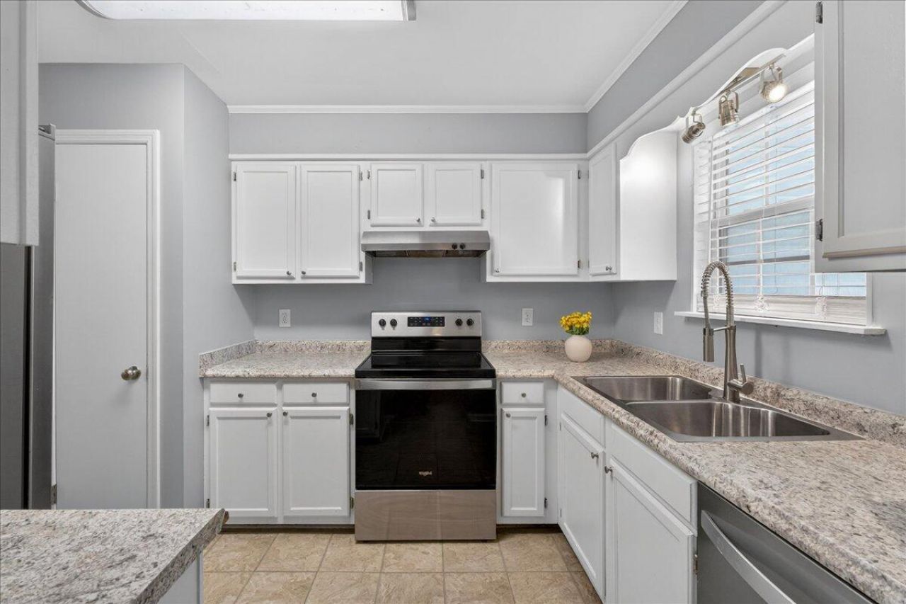 403 Splitrail Drive Photo 6