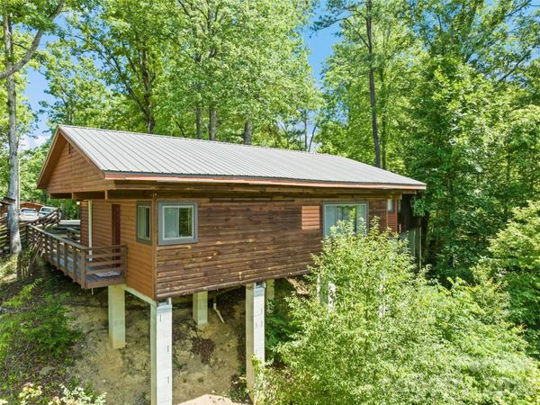 299 Blue Ridge Parkway, Bryson City, NC 28713