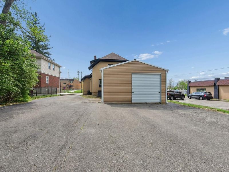 6839 Montgomery Road, Silverton, OH 45236 Photo 44