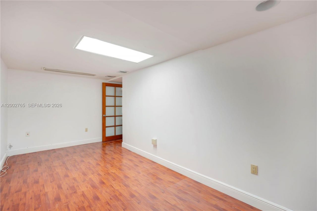 13499 Biscayne Blvd, Unit CUM1, North Miami, FL 33181 Photo