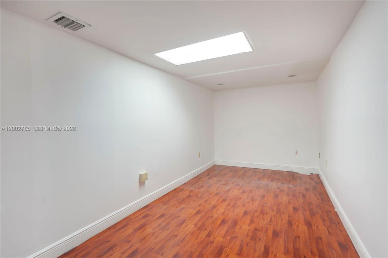 13499 Biscayne Blvd, Unit CUM1, North Miami, FL 33181 Photo