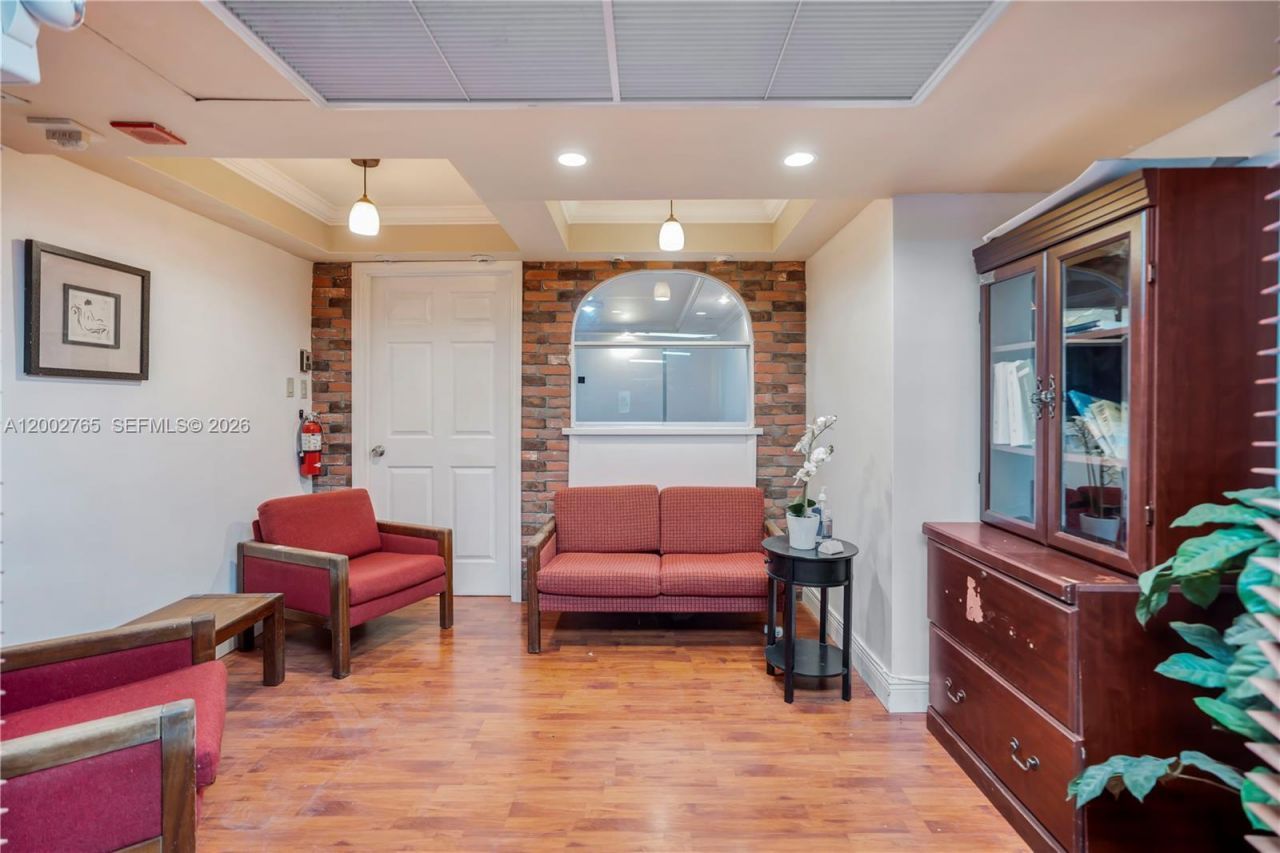 13499 Biscayne Blvd, Unit CUM1, North Miami, FL 33181 Photo