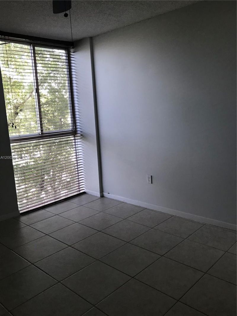 7075 NW 186th St, Unit C408, Hialeah, FL 33015 Photo